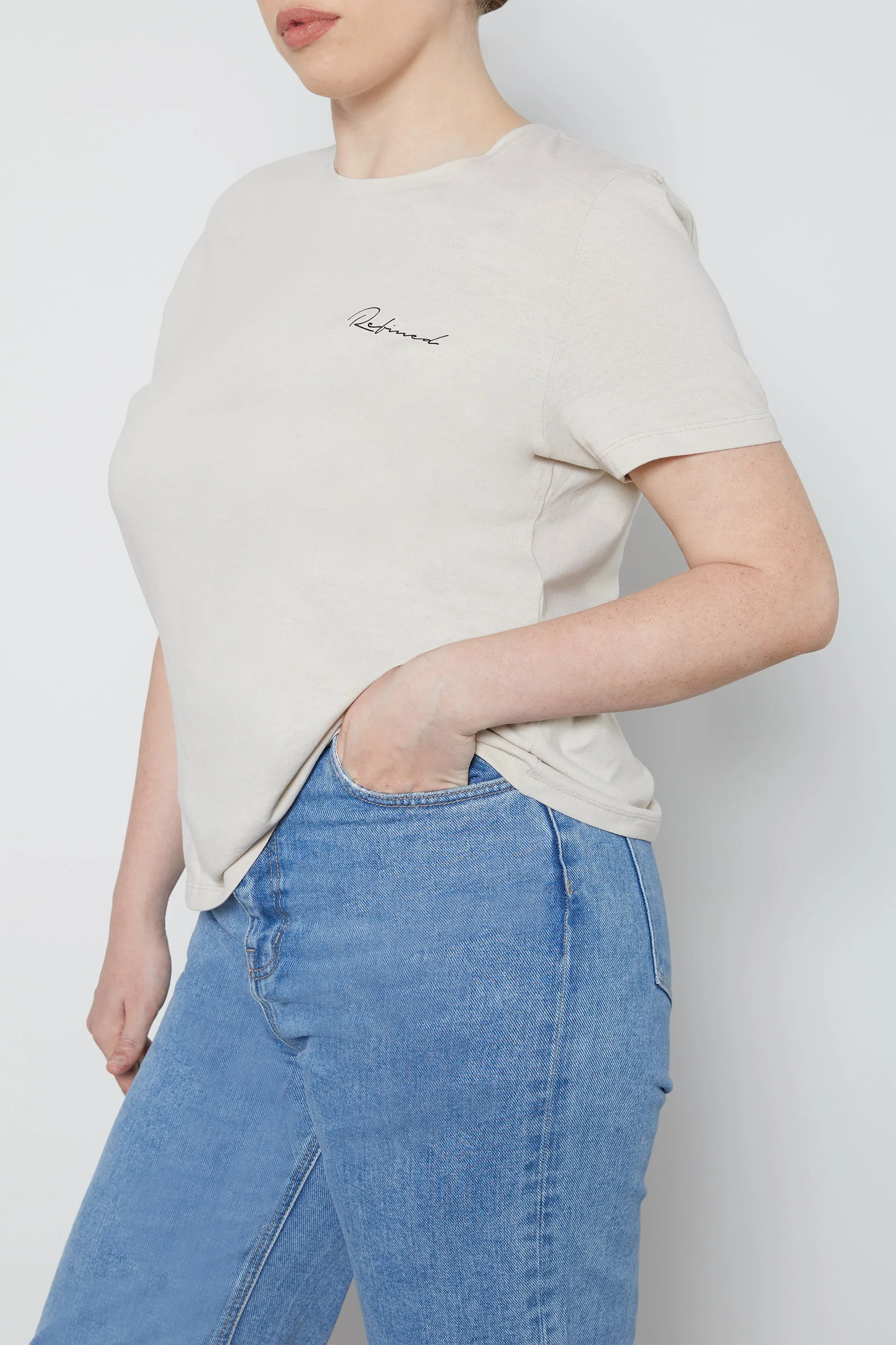 REFINED SCRIPT TEE