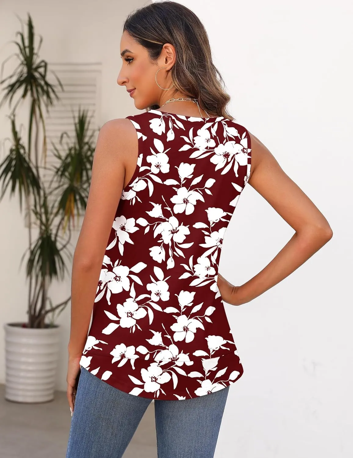 Zeagoo Women's Tank Tops Crew Neck Sleeveless Floral Tops